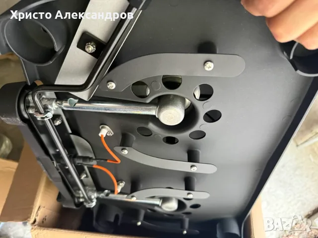 Газово барбекю Enders URBAN PRO , корпус от лят алуминий, чугунени скари, тавичка за оттичане , снимка 6 - Барбекюта - 53600048