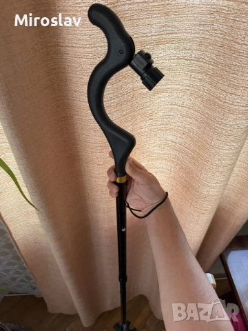 Сгъваем телескопичен бастун Wellpro Walking Stick с LED фенерче и широка основа Туристическа щека