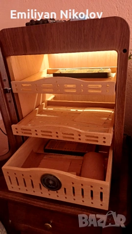 Продавам хумидор 