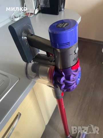 Акумулаторна прахосмукачка DYSON V-8, снимка 4 - Прахосмукачки - 55035091