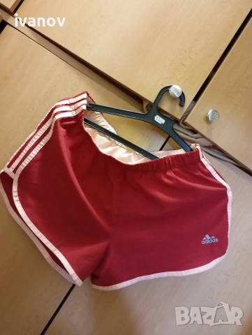 Adidas къси дамски шорти , снимка 2 - Къси панталони и бермуди - 55067944