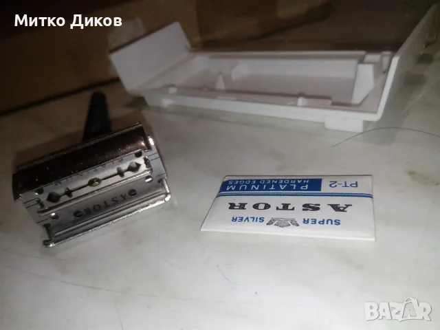 Gillette  отлична винтидж самобръсначка с две ножчета  Astor нови и кутия оригинал, снимка 3 - Електрически самобръсначки - 55414607