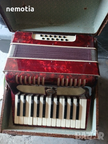 Акордеон Велтмастер 12 баса