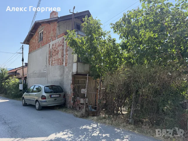 Продавам къща с двор в град Сливен
