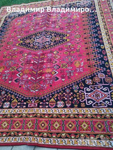 Продавам килим в отлично състояние