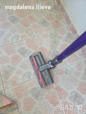 Безжична прахосмукачка Dyson, снимка 4 - Прахосмукачки - 54542798