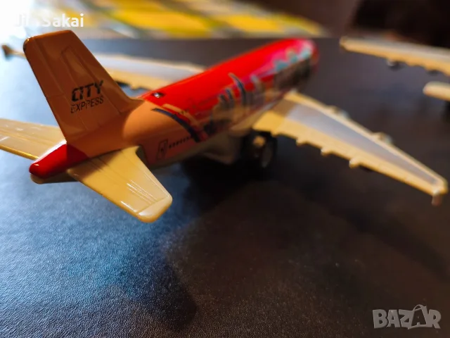 Модели на самолетчета Airbus A 380, снимка 6 - Влакчета, самолети, хеликоптери - 55316033