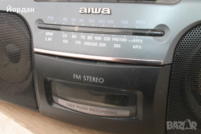 Радиокасетофон ''Aiwa cs 125'' , снимка 3 - Радиокасетофони, транзистори - 54455566