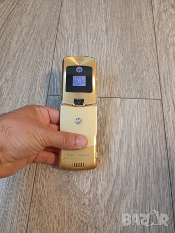 Motorola V3i Dolce & Gabanna Gold 🪙, снимка 4 - Motorola - 54584340