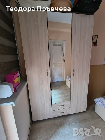 Трикрилен гардероб, снимка 6 - Гардероби - 55347396