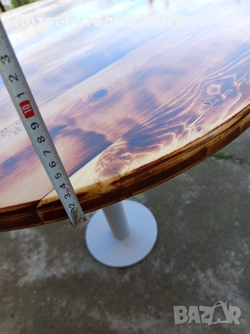 маси с нови стойки и дървени плотове