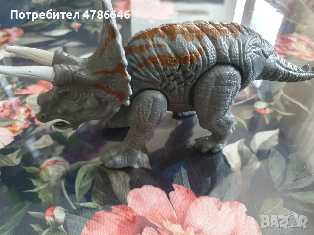 Динозавър играчка