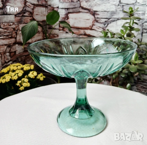 Зелена стъклена фруктиера 