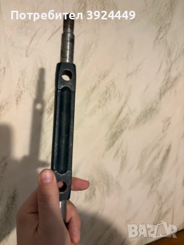 Ос на долен носач