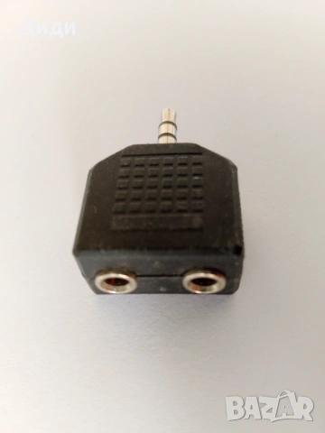 Аудио адаптер,3,5мм-стерео жак към ДВА женски3,5мм-стерео жака.