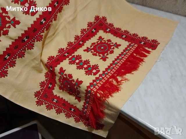 традиционна българска покривка (каре) с ръчна бродерия, често изработвана върху плат панама 86х82см, снимка 5 - Покривки за маси - 54823333