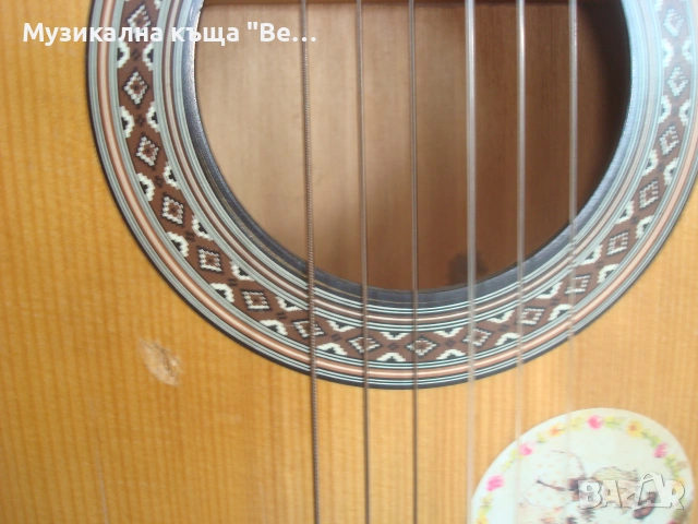 Класическа китара Höfner 4/4 с колан Фендер и кожен калъф, снимка 5 - Китари - 55059607