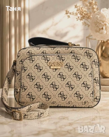Дамски чанти с дълга дръжка през рамо Guess
