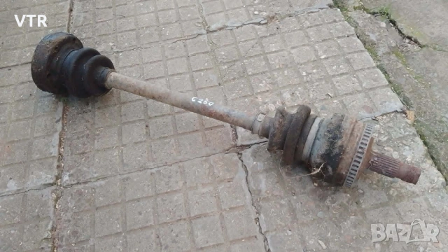 Полуоска за Мерцедес С250 99 г