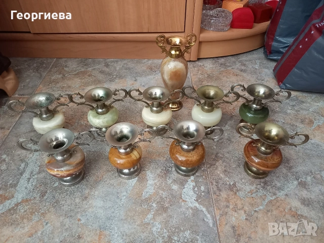 Десет броя фигурки от оникс