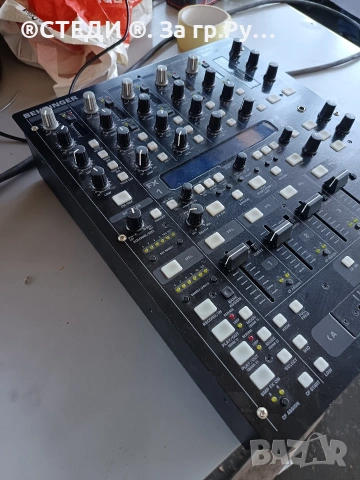 Дигитален DJ миксер Behringer DDM4000 – За ремонт , снимка 3 - Ресийвъри, усилватели, смесителни пултове - 55003562