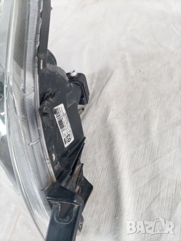 Фар десен 811300D120 Yaris _P90_ 11/2005-11/2008, снимка 2 - Части - 54405058