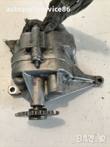 Помпа за масло на двигател 2.2 CDI за Mercedes W639 Vito (2003-2008) A6121810047, снимка 2 - Части - 54112386