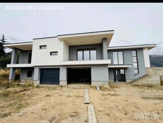Модерна просторна къща, снимка 2 - Къщи - 54808084