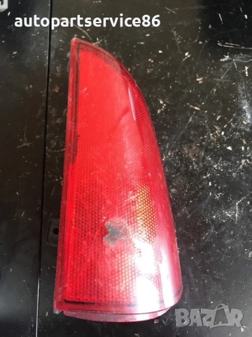 Горен десен светлоотразител за Mercedes W639 Vito (2004) A6398201964