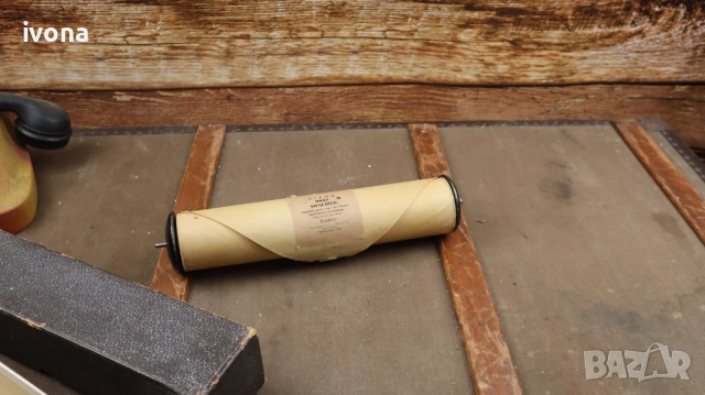 Хартиена пиано ролка от 1900-1901 г. в оригинална хартиена кутия