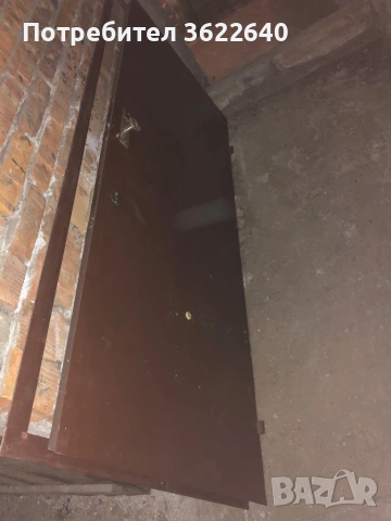 Метална блиндирана външна врата