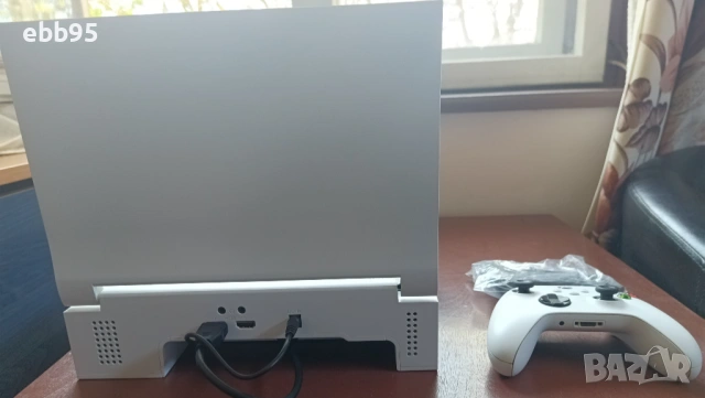 Xbox Series S с портативен монитор, 1 контролер и кабели!, снимка 4 - Xbox конзоли - 54708527
