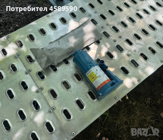 ЧИСТО НОВ Oригинален авариен комплект - КРИК,КЛЮЧ ЗА ГУМИ,КУКА за Mercedes Sprinter,Vw Crafter, снимка 6 - Части - 55136523
