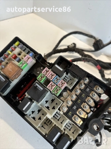 Кутия с предпазители за Volvo C70 Convertible 2.0D (2008) 8688040, снимка 2 - Части - 54149458