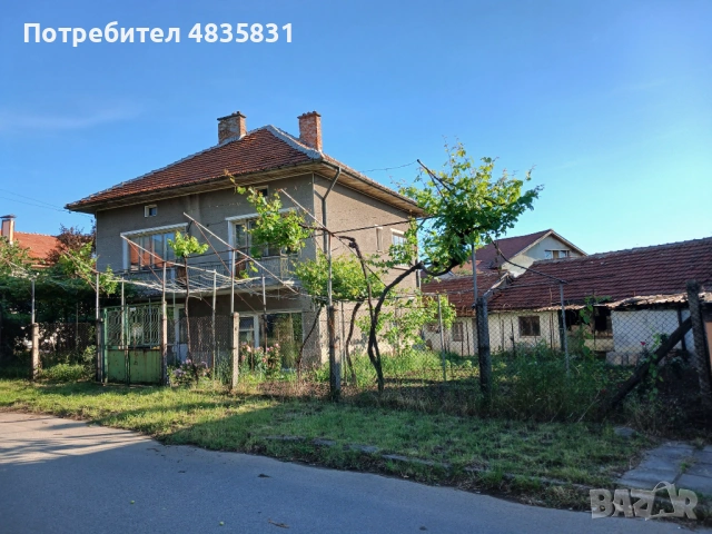 Продавам/Заменям двуетажна къща на 5 минути пешеходно разстояние от центъра на град Берковица , снимка 4 - Къщи - 54855453
