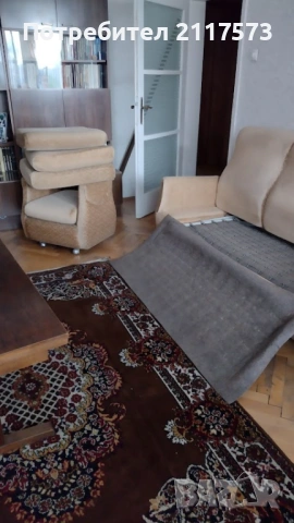 Триместен диван до спалня и две табуретки, снимка 2 - Дивани и мека мебел - 54245669