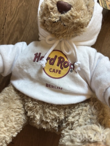 Hard Rock Cafe Berlin Чисто Нова Колекционерска Плюшена Играчка Мече, снимка 2 - Колекции - 55681006