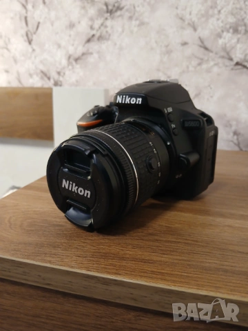 Nikon D5600 с обектив 18-55мм на 1700 кадъра, снимка 3 - Фотоапарати - 54378614