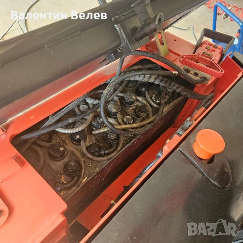 Електрическа палетна количка-стакер LINDE L14, снимка 5 - Други машини и части - 53972379