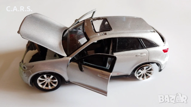 2005 Infinity FX45 Maisto - Мащаб 1:24, снимка 2 - Колекции - 54641467