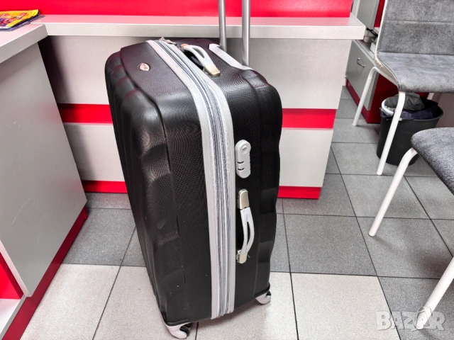 Голям Твърд Куфар с Колела, снимка 3 - Куфари - 54146134