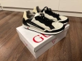 Продавам мъжки маратонки Guess, снимка 1