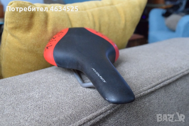 Седалка Fizik Antares Червена, снимка 2 - Аксесоари за велосипеди - 54884594