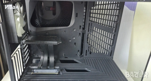 Кутия Hyte y40 Black, снимка 8 - Други - 53985846