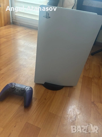 Плейстейшън 5 със стойка, снимка 2 - PlayStation конзоли - 53980019