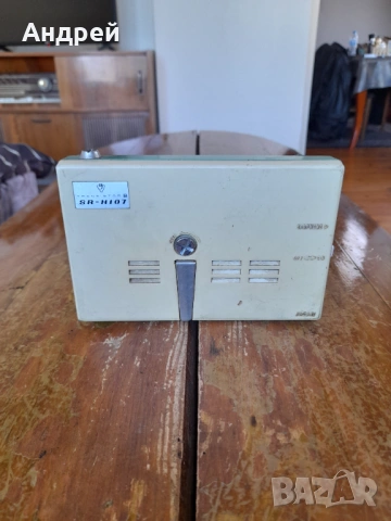 Старо радио,радиоприемник Standard SR-H107, снимка 4 - Антикварни и старинни предмети - 54691325