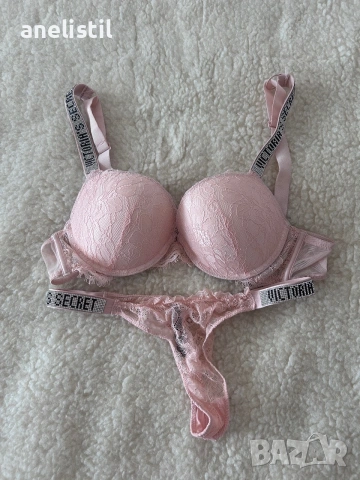 Оригинален комплект Victoria’s Secret – сутиен и прашки