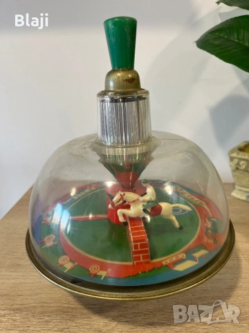 Стара антикварна играчка