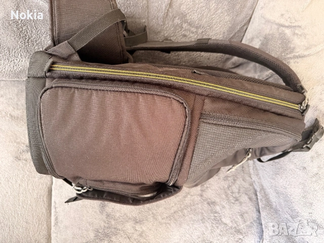 Фотографска раница LowePro BP 250 AW II, снимка 4 - Чанти, стативи, аксесоари - 54493917