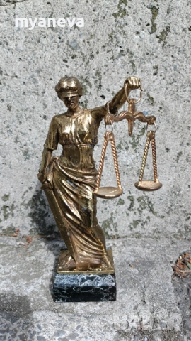 Бронзова скулптура на Темида , древногръцка богиня на правосъдието и закона . , снимка 6 - Статуетки - 54585929